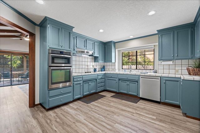 3401 Riverdale Way, Carmichael, CA 95608