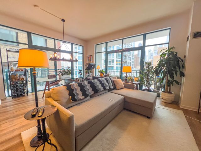340 W Superior Street 701, Chicago, IL 60654