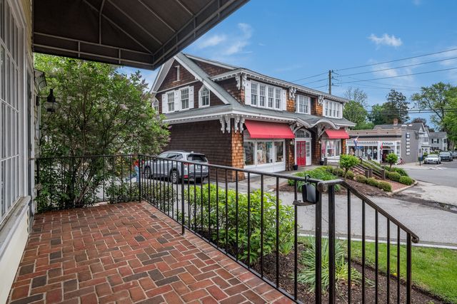 3 Essex Square, Essex, CT 06426