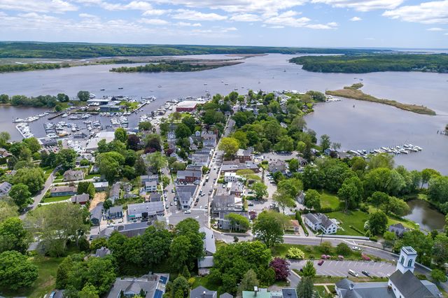 3 Essex Square, Essex, CT 06426