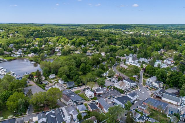 3 Essex Square, Essex, CT 06426