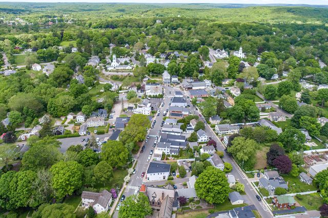 3 Essex Square, Essex, CT 06426