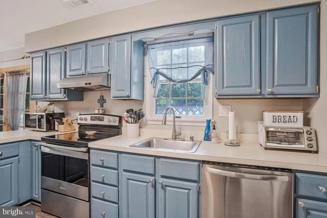 1330 JORDAN DR, Shady Side, MD 20764