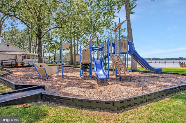 1330 JORDAN DR, Shady Side, MD 20764