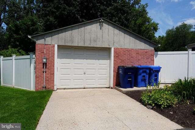 111 WINDING LN, Cinnaminson, NJ 08077