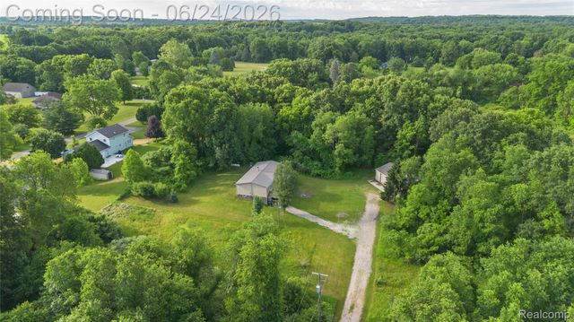 2190 Seymour Lake Road, Brandon Charter Township, MI 48462