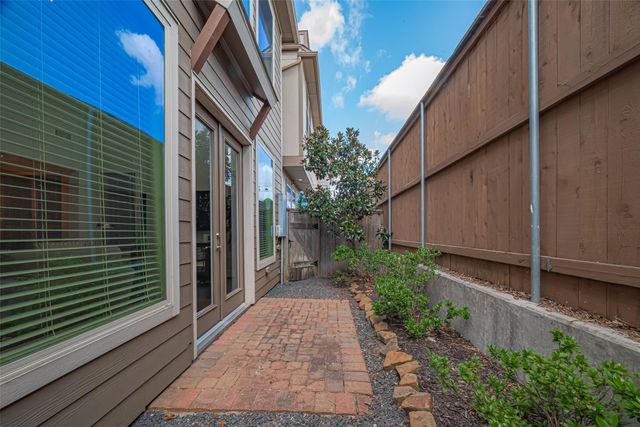 8418 Oak Leaf Point Drive, Houston, TX 77055