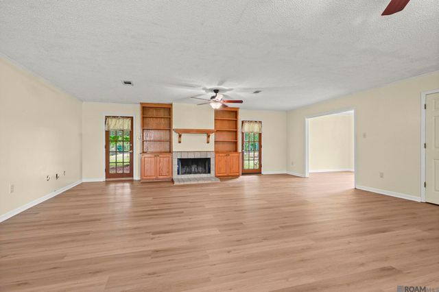 22977 Treakle Ln, Zachary, LA 70791