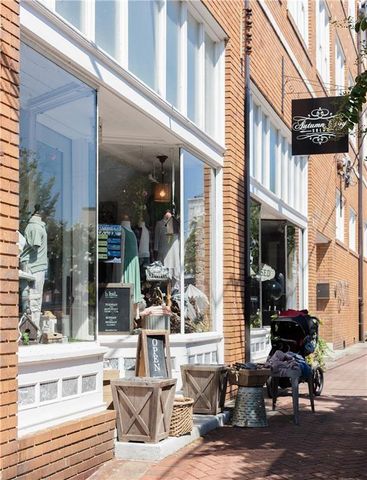 208 Village Overlook J3, Canton, GA 30114