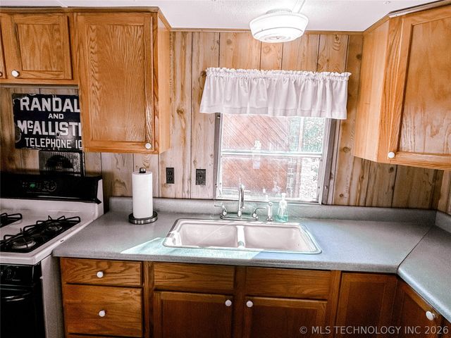 676 N Elm Street, Eufaula, OK 74432