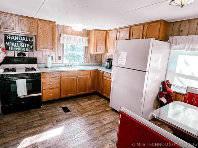 676 N Elm Street, Eufaula, OK 74432