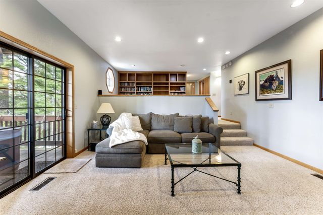 12185 Skislope Way, Truckee, CA 96161