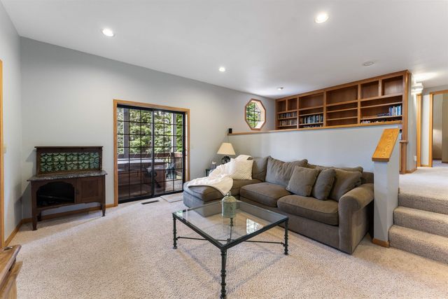 12185 Skislope Way, Truckee, CA 96161