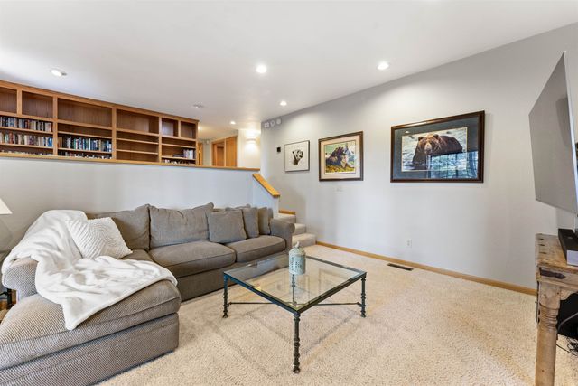 12185 Skislope Way, Truckee, CA 96161