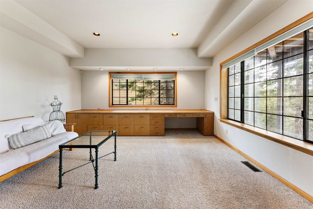 12185 Skislope Way, Truckee, CA 96161