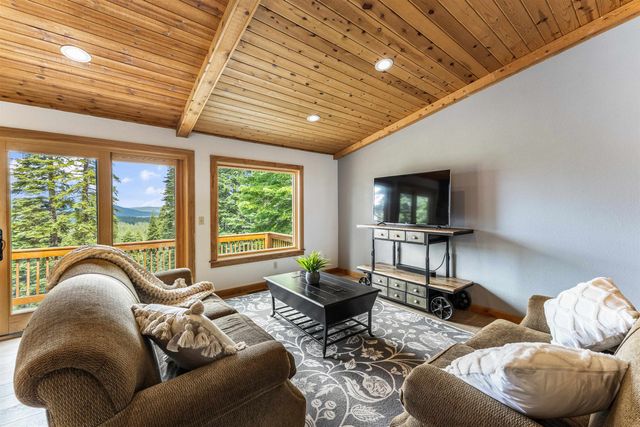 12185 Skislope Way, Truckee, CA 96161