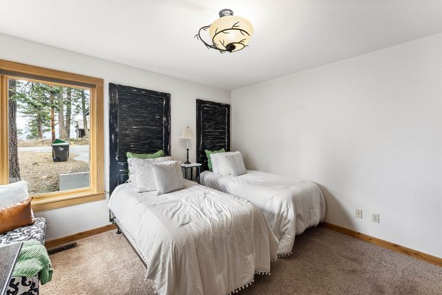 12185 Skislope Way, Truckee, CA 96161