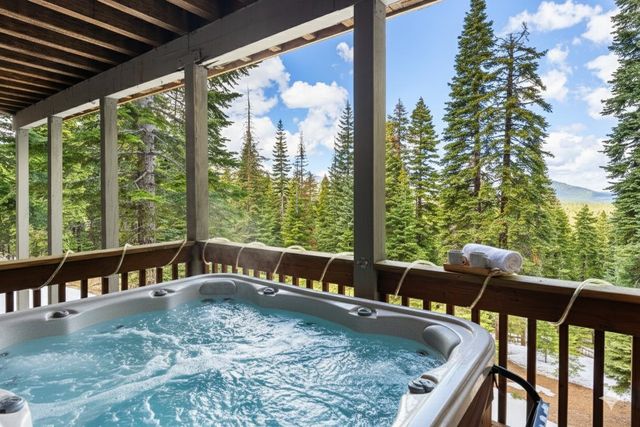 12185 Skislope Way, Truckee, CA 96161