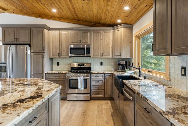 12185 Skislope Way, Truckee, CA 96161