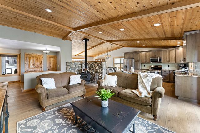 12185 Skislope Way, Truckee, CA 96161