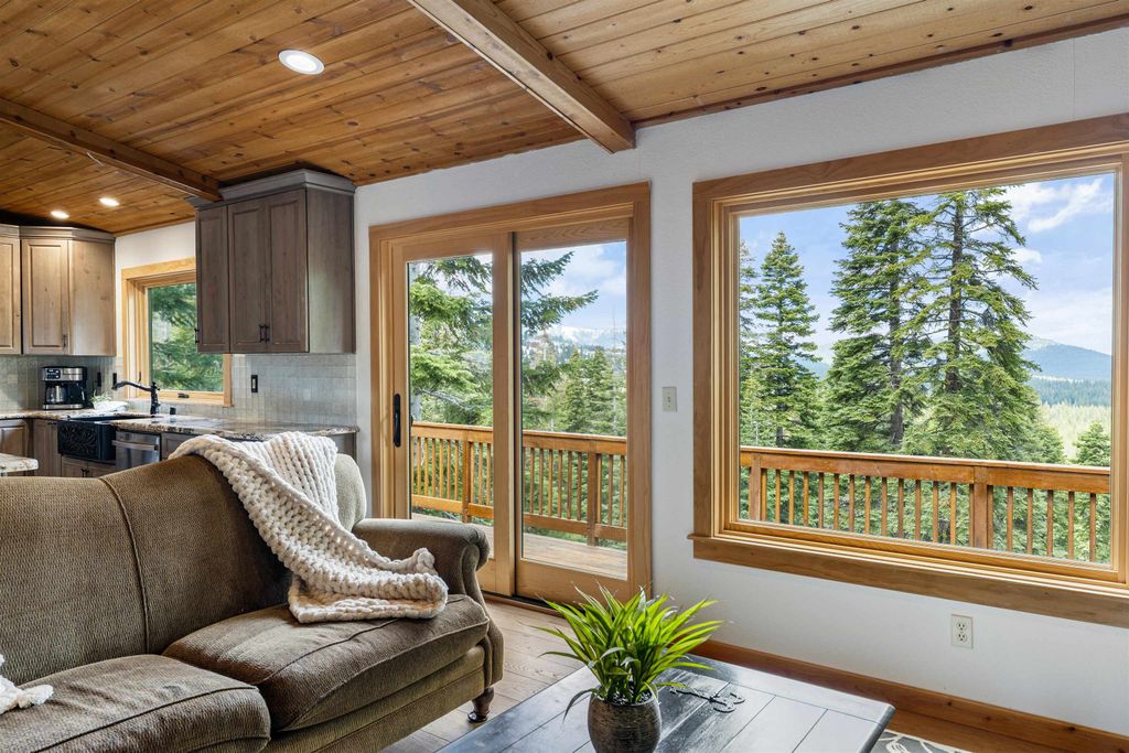 12185 Skislope Way, Truckee, CA 96161