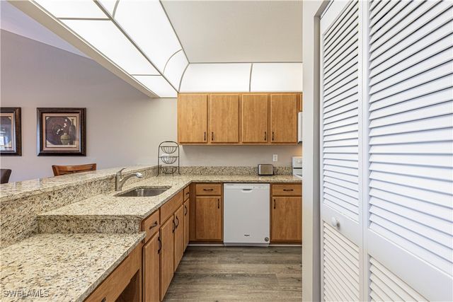 4360 Chantelle DR G202, Naples, FL 34112