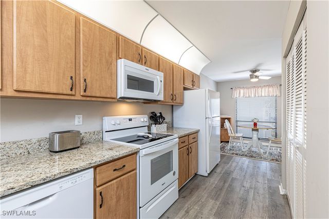 4360 Chantelle DR G202, Naples, FL 34112