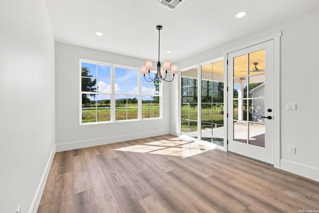 186 SPRING CREEK CIR, Bandera, TX 78003