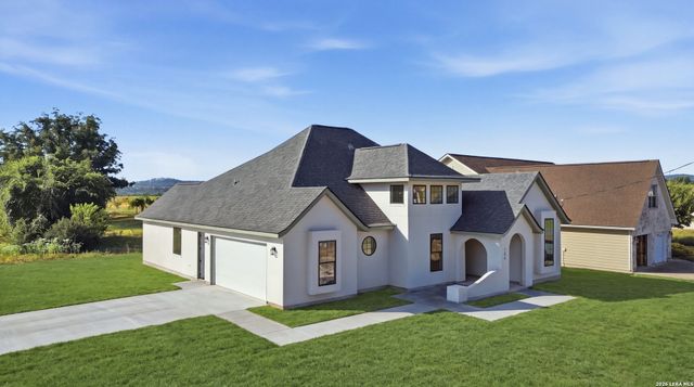 186 SPRING CREEK CIR, Bandera, TX 78003