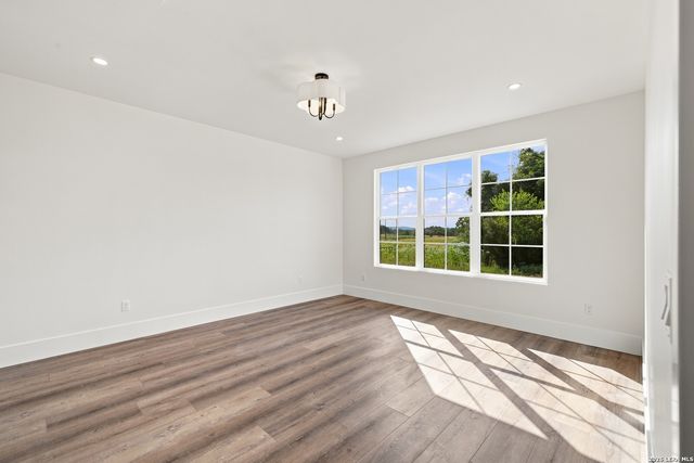 186 SPRING CREEK CIR, Bandera, TX 78003