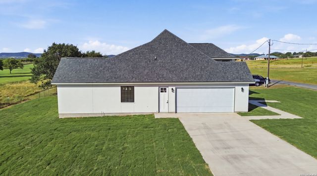 186 SPRING CREEK CIR, Bandera, TX 78003