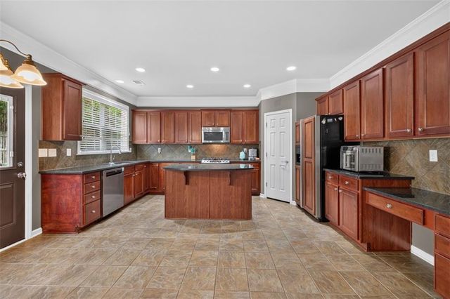 581 Kyle Trace Court, Sugar Hill, GA 30518