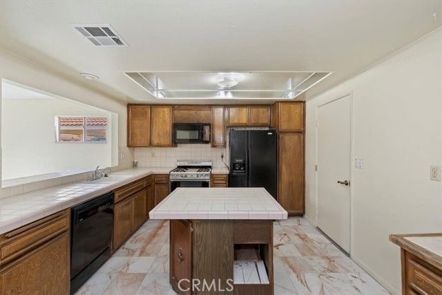 1825 Flame Tree Way, Hemet, CA 92545