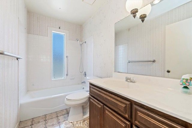 1825 Flame Tree Way, Hemet, CA 92545