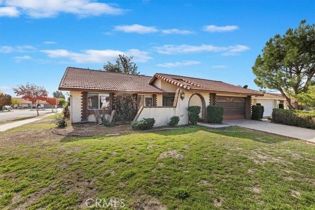1825 Flame Tree Way, Hemet, CA 92545
