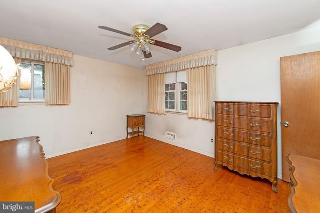 408 WINDSOR DR, Cherry Hill, NJ 08002