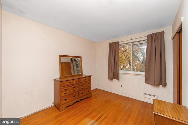 408 WINDSOR DR, Cherry Hill, NJ 08002