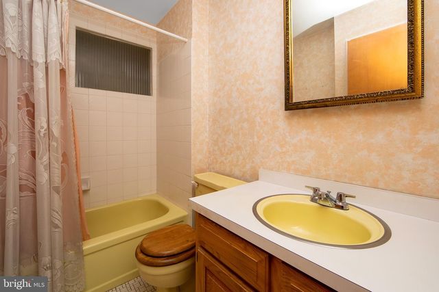 408 WINDSOR DR, Cherry Hill, NJ 08002