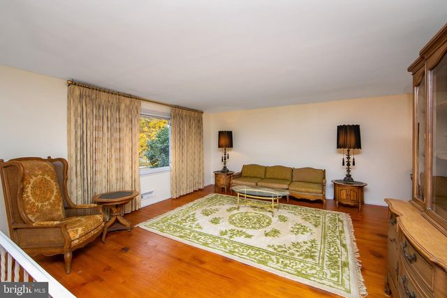 408 WINDSOR DR, Cherry Hill, NJ 08002