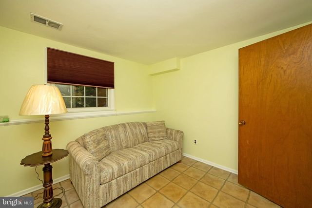 408 WINDSOR DR, Cherry Hill, NJ 08002