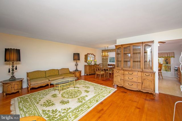 408 WINDSOR DR, Cherry Hill, NJ 08002