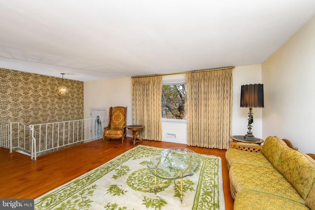 408 WINDSOR DR, Cherry Hill, NJ 08002