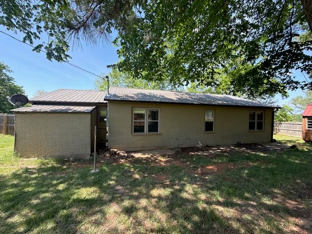 707 S Parrott Drive, Huntsville, AR 72740
