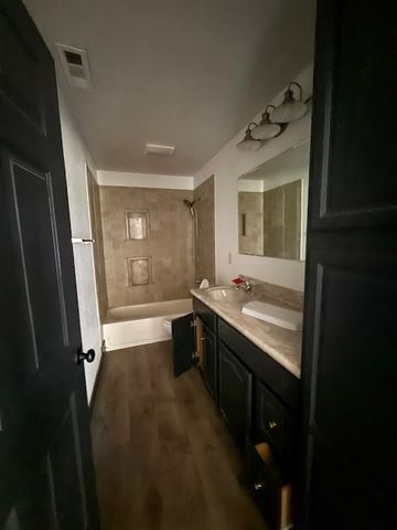 707 S Parrott Drive, Huntsville, AR 72740