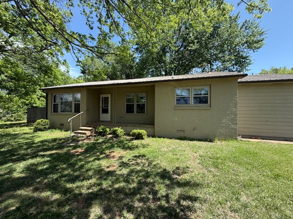 707 S Parrott Drive, Huntsville, AR 72740