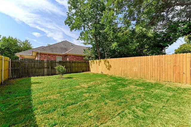 208-212 E Cherry Street, Sherman, TX 75090