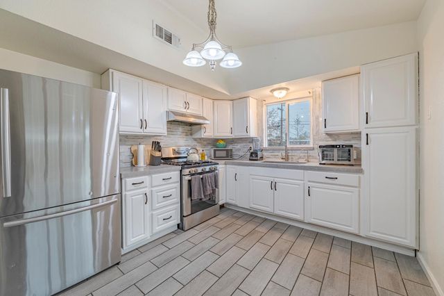 1595 E 26th St, Merced, CA 95340