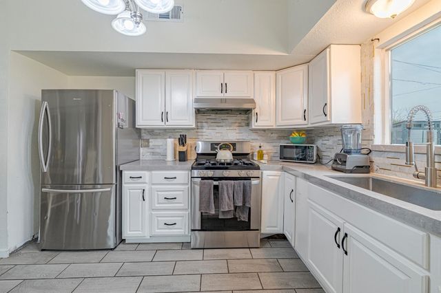 1595 E 26th St, Merced, CA 95340