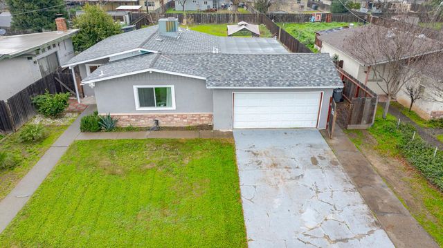 1595 E 26th St, Merced, CA 95340