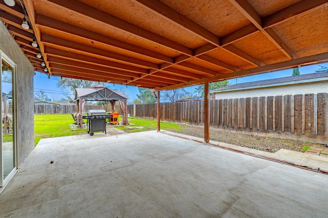 1595 E 26th St, Merced, CA 95340